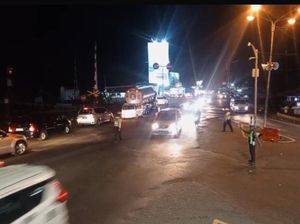 Volume Kendaraan Puncak Arus Balik Meningkat, Simpang Mengkreng Tetap Lancar