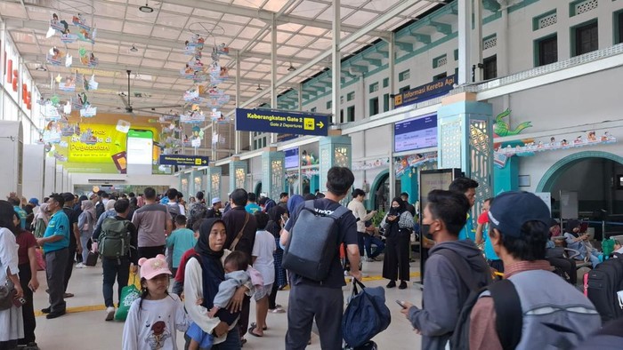 Stasiun Senen, 6 April 2025