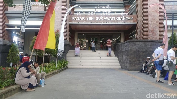 Suasana di Pasar Seni Sukawati Gianyar, Bali, Minggu (6/4/2025).