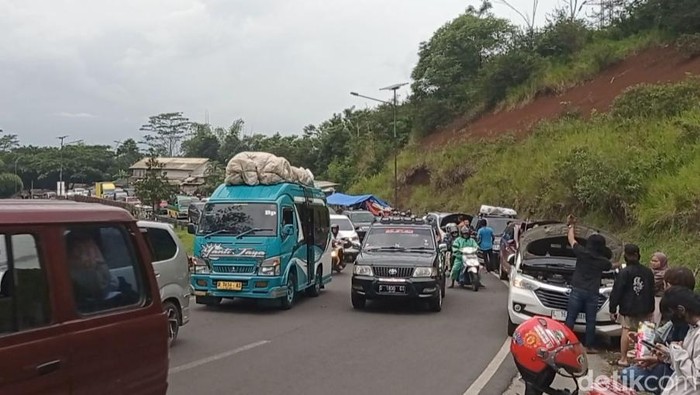 Suasana di Tanjakan Gentong