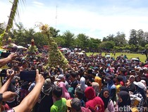 Video: Rebutan Ribuan Ketupat di Magelang, Isinya Uang Tunai hingga Rp 100 Ribu
