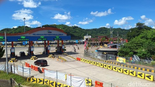Suasana Pelabuhan Lembar di Lombok, Minggu (6/4/2025) yang tampak masih lengang.