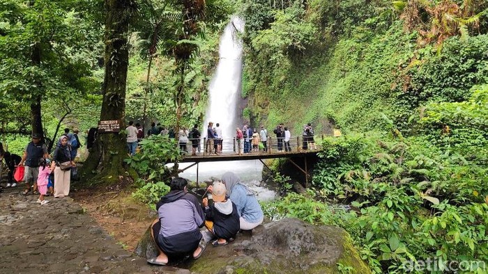 Suasana Situ Gunung di pekan terakhir libur lebaran
