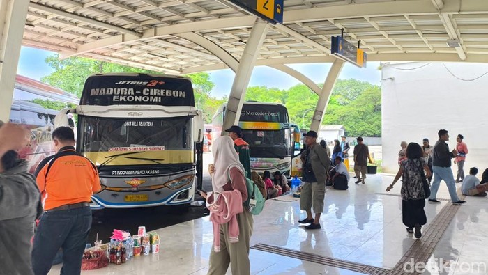 Suasana Terminal Harjamukti Cirebon