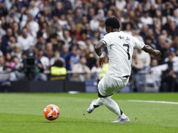 Vinicius sudah kemas 12 gol penalti di Madrid. Empat kali gagal (REUTERS/Juan Medina)