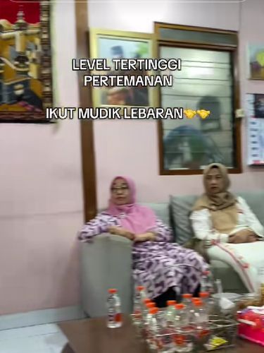 Wanita ini membagikan pengalaman unik saat ikut mudik Lebaran ke kampung halaman temannya sendiri.