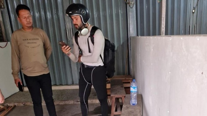 WNA Rusia melapor polisi usai motornya dicuri di Palembang saat touring Bali-Danau Toba.