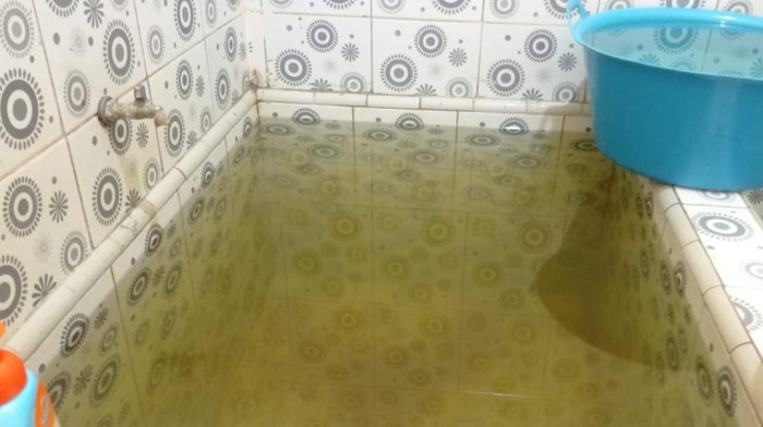 Air Perumdam Tirta Musi berwarna keruh.