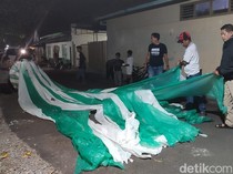 Bikin Kaget! Balon Udara Sepanjang 6 Meter Jatuh di Kraguman Klaten