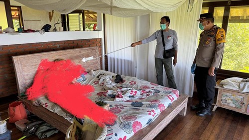 WNA Belanda ditemukan tewas di kamar tidurnya di wilayah Padangbai, Kecamatan Manggis, Kabupaten Karangasem, Senin (7/4/2025). (dok. Polsek Padangbai)