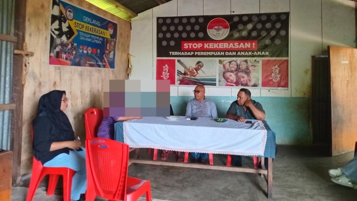 Bupati Lembata, Kanisius Tuaq menyambangi LSM Permata dan berdiskusi mengenai hak-hak HAR, Senin (7/4/2025).