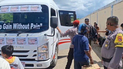 Polres Rote Ndao menyediakan satu angkutan gratis untuk masyarakat saat arus balik Lebaran 2025.
