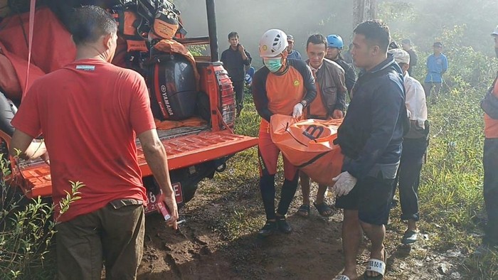 Dua pengunung hanyut di Riam Marum Dawar Bengkayang, satu ditemukan meninggal dunia.