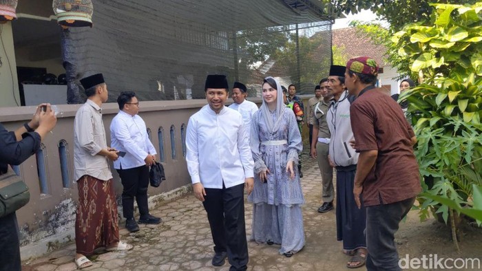 Emil Dardak dan Arumi merayakan Lebaran Ketupat di Trenggalek