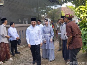 Emil-Arumi Rayakan Lebaran Ketupat di Trenggalek