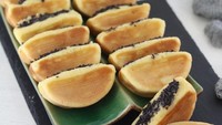 Pukis Surabaya Pak Pri di Tanah Abang ini terkenal dengan pukis empuk yang ukurannya besar. Harga dari Rp 5.000 saja per biji. Foto: Site Culinary/Visual