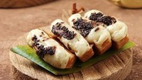 Jualan di dekat Stasisun Tebet, Warung Aneka Kue Jadul ini punya pukis enak dengan meises melimpah. Harganya dari Rp 5.000 saja. Foto: Site Culinary/Visual