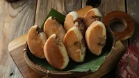 Di Grogol ada Kue Pukis Bangka Ko Abun yang tak kalah enak. Harganya dari Rp 5.000 saja per biji. Foto: Site News