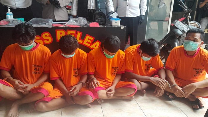 Enam tersangka yang terlibat dalam tewasnya Robert di Lubuklinggau.