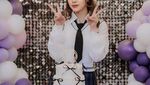 Frislly Herlind Hobi Nongkrong di Kafe Bareng Pacar dan Sahabat