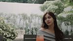 Frislly Herlind Hobi Nongkrong di Kafe Bareng Pacar dan Sahabat