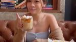 Frislly Herlind Hobi Nongkrong di Kafe Bareng Pacar dan Sahabat