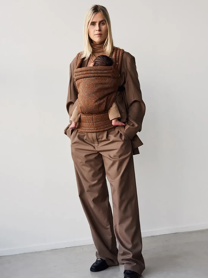 Gendongan bayi dari brand Artipoppe.