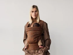 Gendongan Bayi Ini Jadi Fashion Statement Ibu Muda, Dibanderol Rp 12 Juta