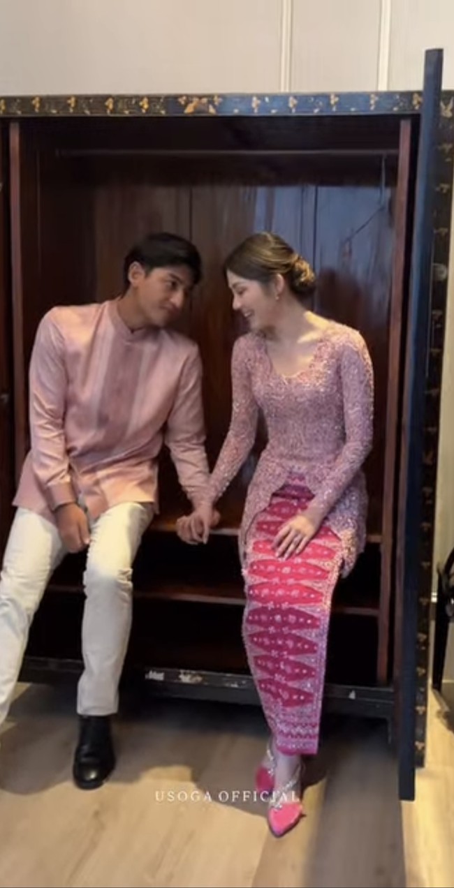 Harris dan Haviza sendiri diketahui sudah berpacaran selama kurang lebih 3 tahun sebelum akhirnya dilamar pada 14 Oktober 2024 lalu di sebuah pantai. Kini keduanya semakin serius dengan melangsungkan lamaran resmi dihadiri para anggota keluarga dan kerabat. Foto: Instagram/@harrisvriza