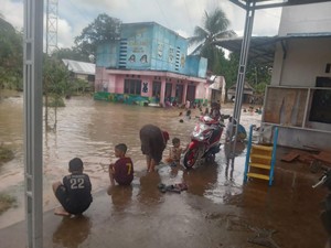 Jalan Lintas-Rumah Warga Muba Terendam Banjir Akibat Luapan Sungai Lais