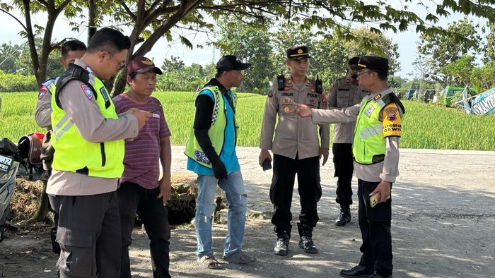 Kapolsek Polanharjo Mediasi Kasus Helm Milik Wisatawan Hilang.