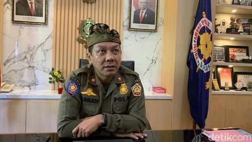 Kepala Satpol PP Bali I Dewa Nyoman Rai Dharmadi saat ditemui di kantor Satpol PP Bali, Senin (7/4/2025).
