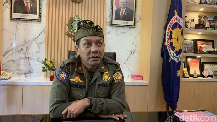 Kepala Satpol PP Bali I Dewa Nyoman Rai Dharmadi saat ditemui di kantor Satpol PP Bali, Senin (7/4/2025).