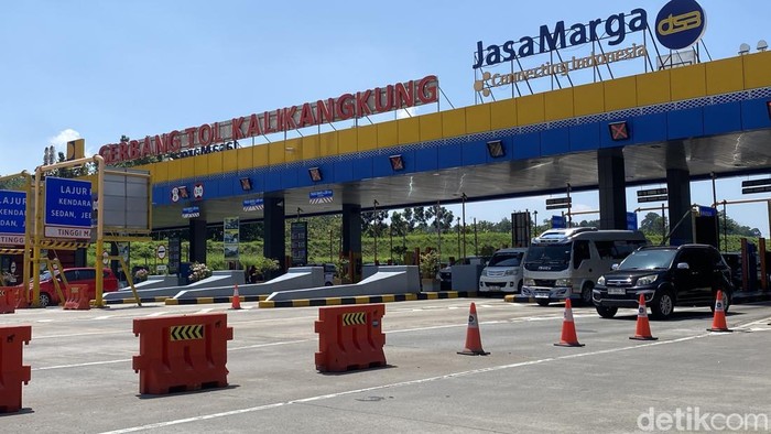 Kondisi arus balik di Gerbang Tol Kalikangkung, Kecamatan Ngaliyan, Kota Semarang, Senin (7/4/2025) siang.