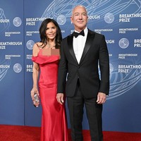 Penampilan ini menambah panjang daftar perdebatan soal etika selebritas mengenakan gaun bersejarah milik ikon masa lalu. Sebelumnya, publik juga terbelah saat Kim Kardashian mengenakan gaun Marilyn Monroe di Met Gala, dan Blake Lively tampil dalam gaun milik Britney Spears. Kini, giliran Lauren yang masuk dalam daftar itu. (Foto: Getty Images)