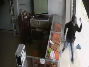 Pria Ini Ditangkap Polisi Usai Gasak 300 Gram Emas