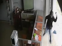 Pria Ini Ditangkap Polisi Usai Gasak 300 Gram Emas