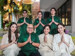 Gaya Serasi Al Ghazali-Alyssa & El Rumi-Syifa Hadju di Halal Bihalal Keluarga