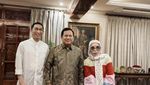 Gaya Kece Melly Goeslaw saat Kulineran Surabi Oncom hingga Petai