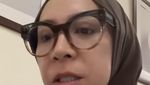 Gaya Kece Melly Goeslaw saat Kulineran Surabi Oncom hingga Petai