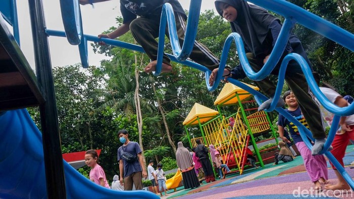 Menghabiskan Hari Terakhir Cuti Lebaran di Ruang Terbuka Cuti bersama Idul Fitri berakhir hari ini, Senin (7/4/2025). Taman Kota 1 BSD, Tangsel, dipilih warga untuk menghabiskan sisa liburan.