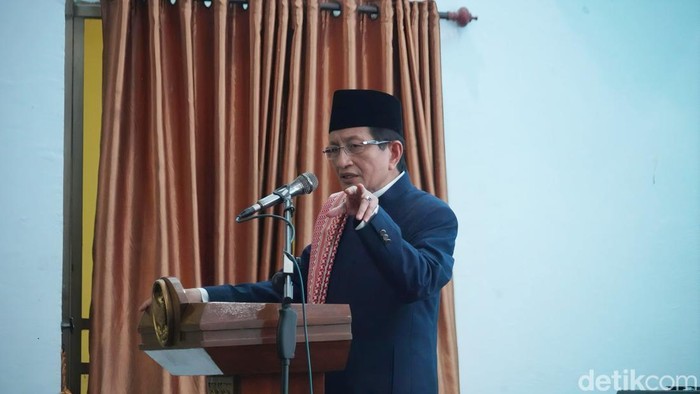 Menteri Agama RI Nasaruddin Umar saat memberikan sambutan di acara Halalbihalal Pesantren Al-Ikhlas Ujung.