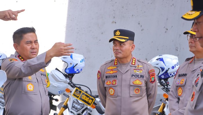 Momen Kapolda Metro Jaya tinjau Km 25B Tol Jakarta-Cikampek (dok.istimewa)