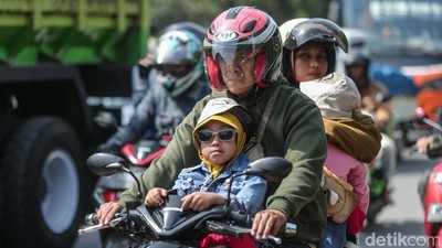 Momen Pemudik Cilik Menempuh Perjalanan Kembali Pulang ke Jabodetabek