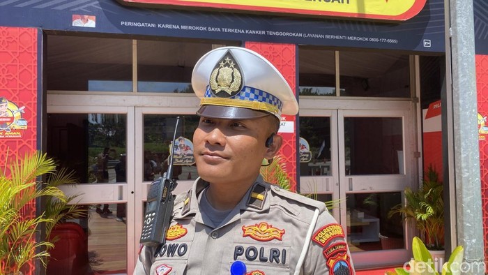 Papospam GT Kalikangkung Polrestabes Semarang, Ipda Bowo, di GT Kalikangkung, Kecamatan Ngaliyan, Kota Semarang, Senin (7/4/2025).