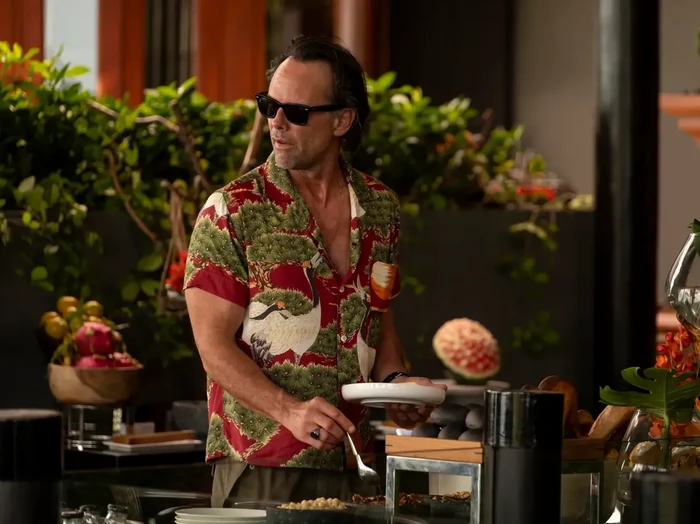 Penampilan Walton Goggins di White Lotus 3.