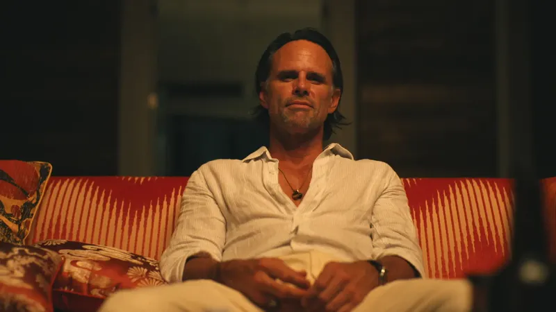 Penampilan Walton Goggins di White Lotus 3.