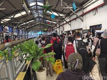 4 KA Terlambat Tiba di Stasiun Surabaya Imbas Kecelakaan Bekasi