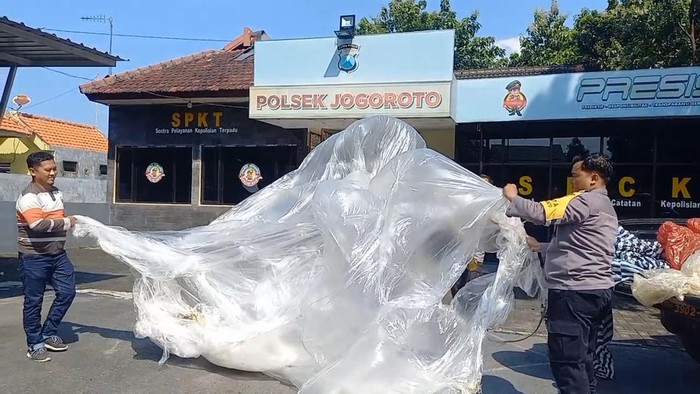 Polisi Gagalkan Penerbangan 6 Balon Udara di Jombang