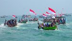 Potret Ribuan Nelayan Mengikuti Tradisi Pesta Lomban di Jepara